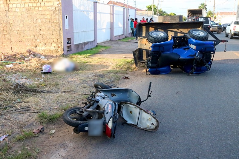 Acidente aconteceu por volta das 16 horas, do dia 31 agosto, na Rua Sucupira, no bairro Caçari (Foto: Wenderson Cabral/FolhaBV) Acidente aconteceu por volta das 16 horas, do dia 31 agosto, na Rua Sucupira, no bairro Caçari (Foto: Wenderson Cabral/FolhaBV)