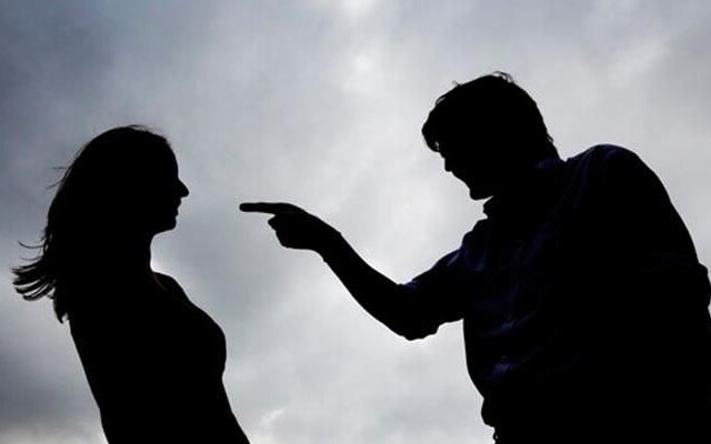 As mulheres sob incessantes ameaças dos homens