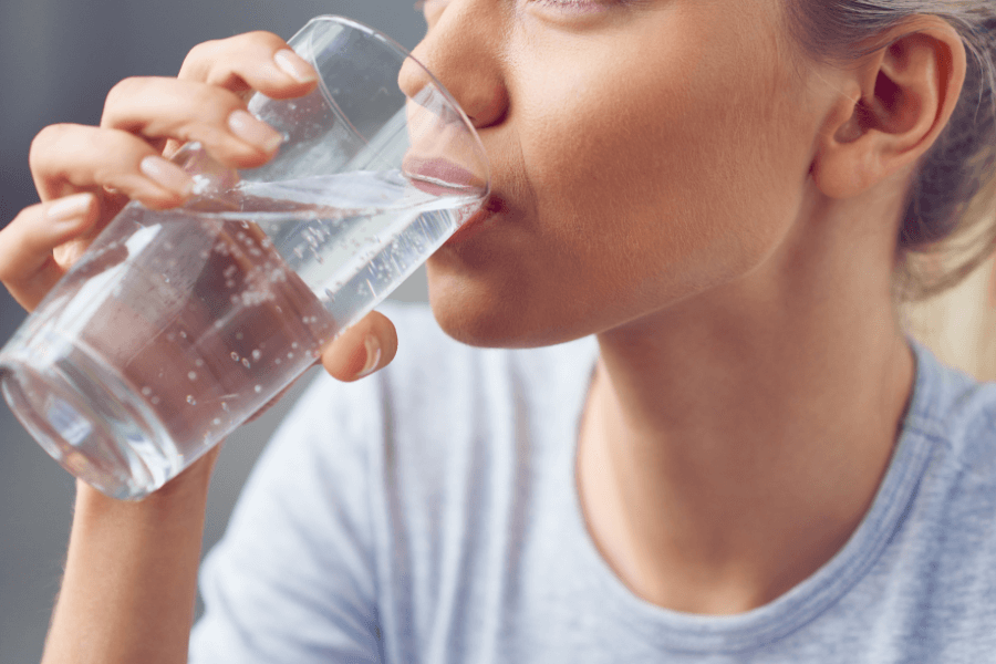 ONDAS DE CALOR: 5 sinais de alerta para a desidratação ONDAS DE CALOR: 5 sinais de alerta para a desidratação