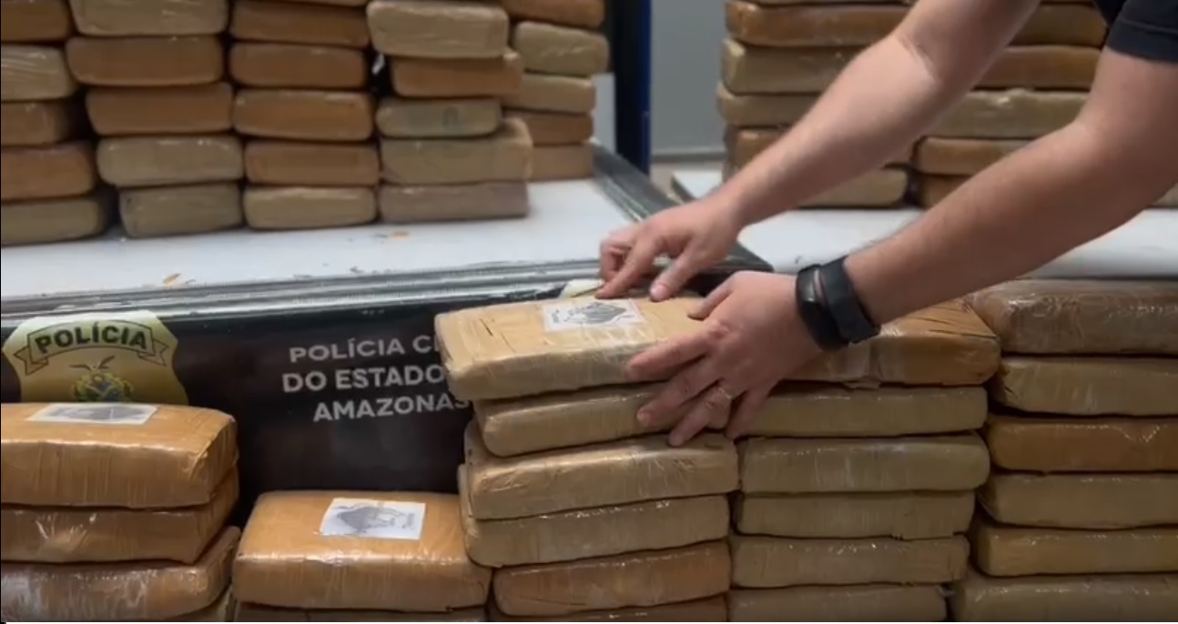 Idoso, de 63 anos, foi preso na ação (Foto: Reprodução/PCAM)