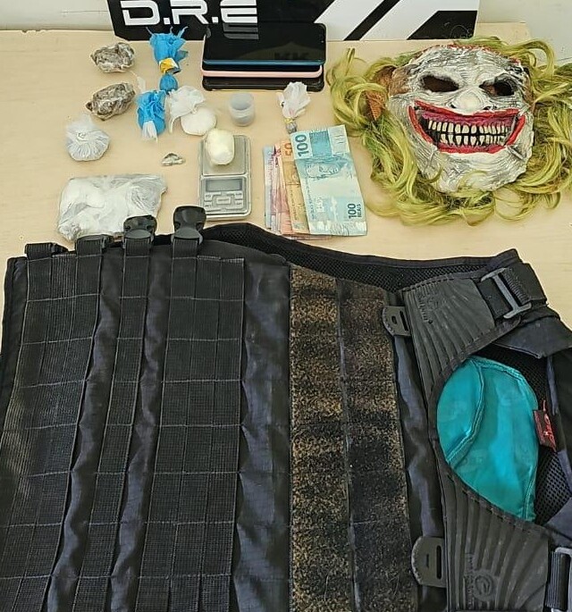 Material apreendido na boca de fumo (Foto: Ascom/Polícia Civil) 