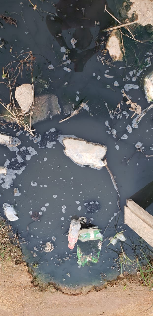 Os moradores vivem a situação há mais de um mês, sem respostas sobre soluções. Foto: Divulgação