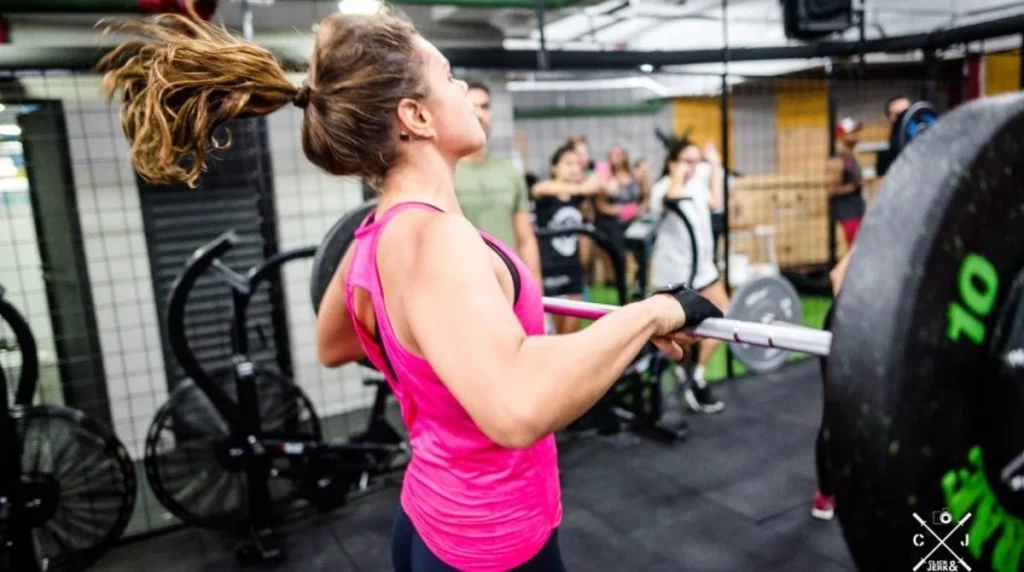 Aulão de crossfit reúne alunos em alusão ao Outubro Rosa neste sábado