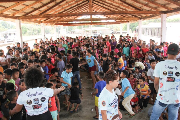 Foram atendidas quase 700 crianças (Foto: Mistura do Bem) 