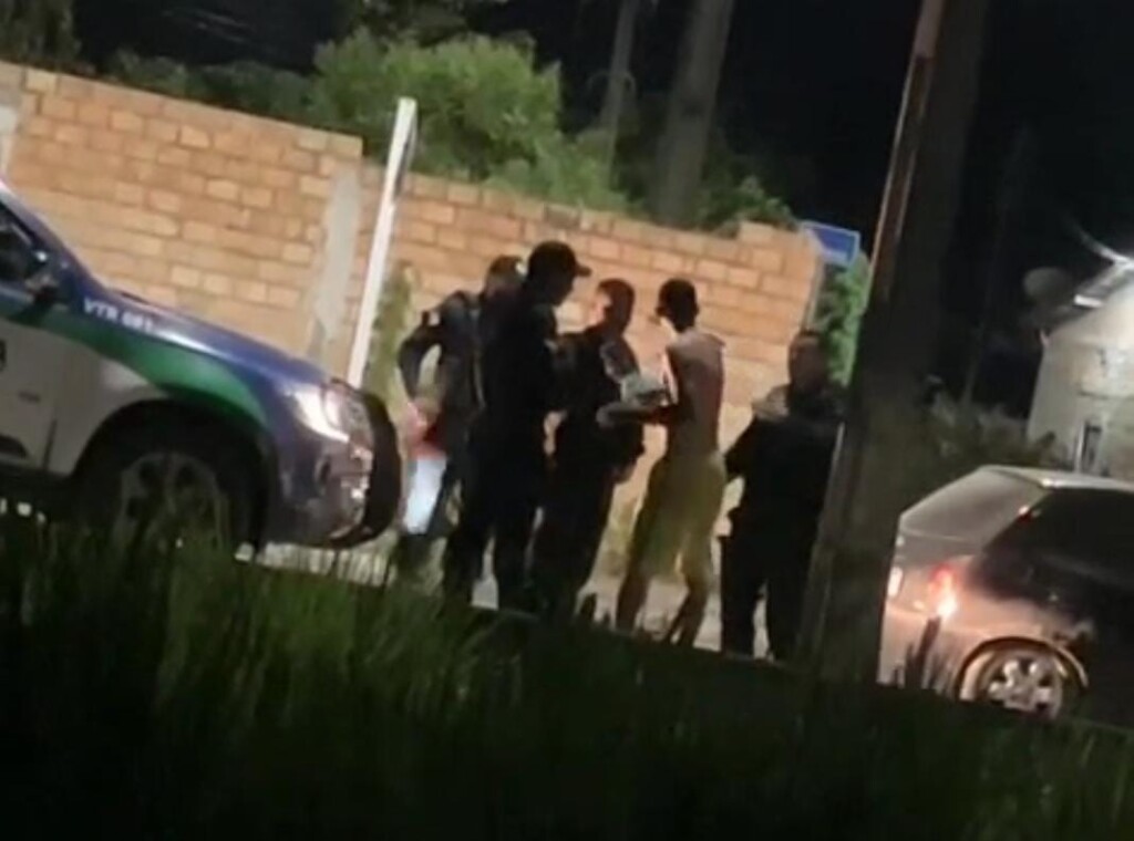 Momento em que Fabrício é agredido pelo PM (Foto: Reprodução) 