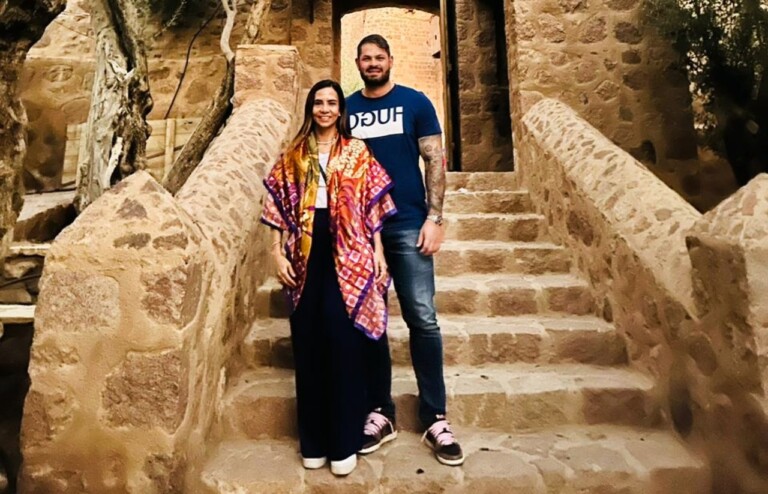 Casal Frederico Leite e Aline Sanz no Monte Sinai, no Egito (Foto: Arquivo pessoal)