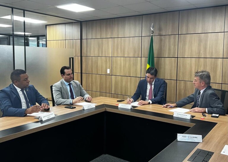 Reunião entre ministro e representantes de Roraima foi realizada nessa terça-feira (17) (Foto: Divugação/Secom-RR)