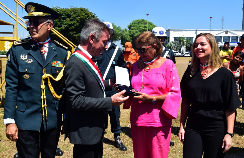 Maria Jaime Magalhães de Mello recebe a Medalha Ordem do Mérito Forte São Joaquim (Foto: Nilzete Franco/FolhaBV)