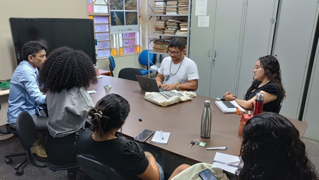 Reunião com a coordenação do curso de jornalismo da UFRR, Centro Acadêmico e Sinjoper para os preparativos do II CONJOP/RR