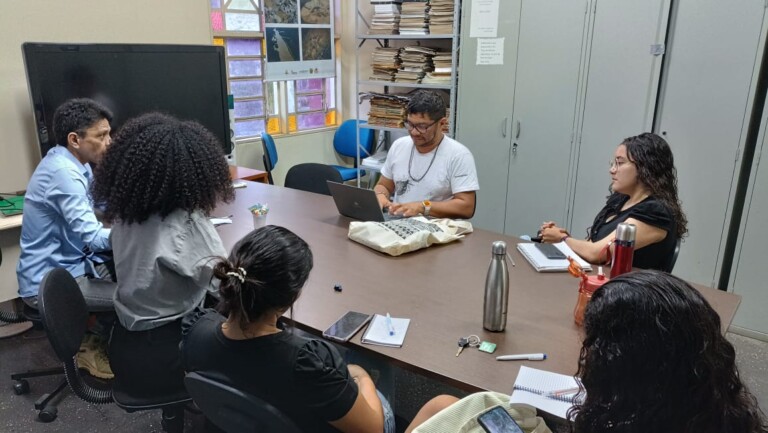 Reunião com a coordenação do curso de jornalismo da UFRR, Centro Acadêmico e Sinjoper para os preparativos do II CONJOP/RR