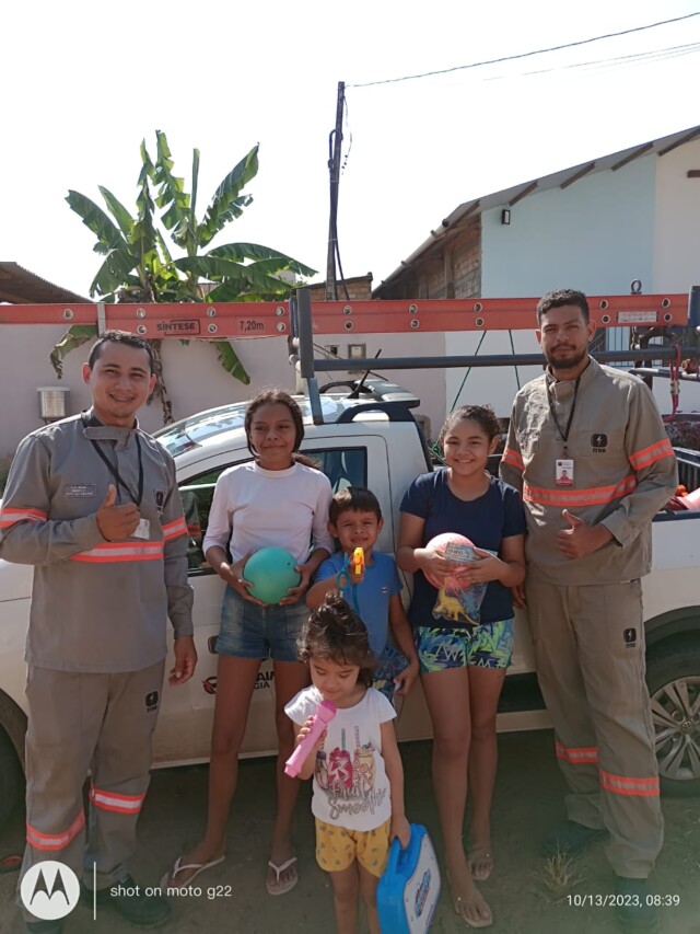 Eletricistas se unem para doar brinquedos e alegrar o dia das crianças carentes de Boa Vista