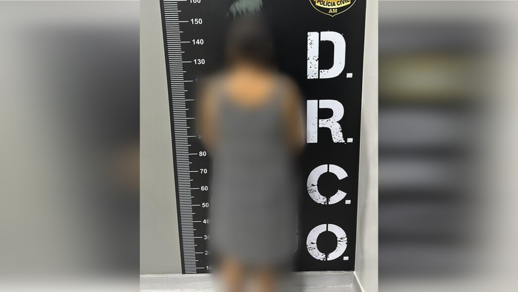 Mulher foi presa em Manaus (Foto: Divulgação/PCRR) Mulher foi presa em Manaus (Foto: Divulgação/PCRR)