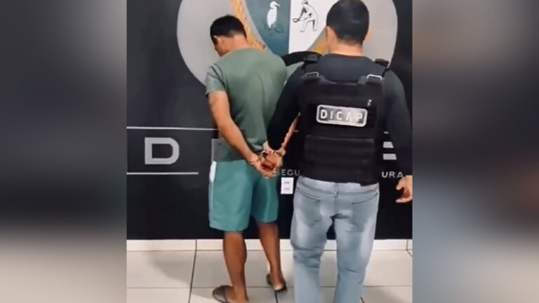 Homem foi levado à Divisão de Inteligência e Captura (Foto: Divulgação/PMRR)