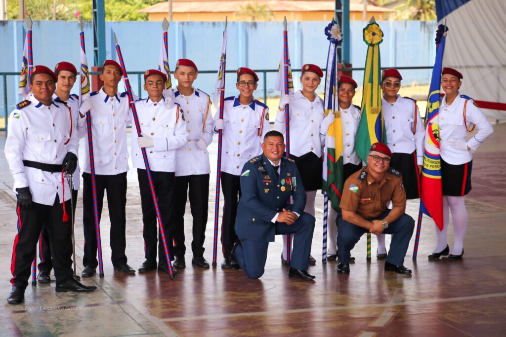 Abertura das solenidades de condecoração foi feita no Colégio Estadual Militarizado Professor Pedro Elias Albuquerque Pereira (Foto: Divulgação) 