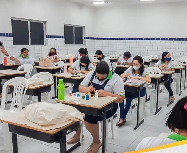 Edital oferece vagas para profissionais atuarem como docente em programa do Governo Federal