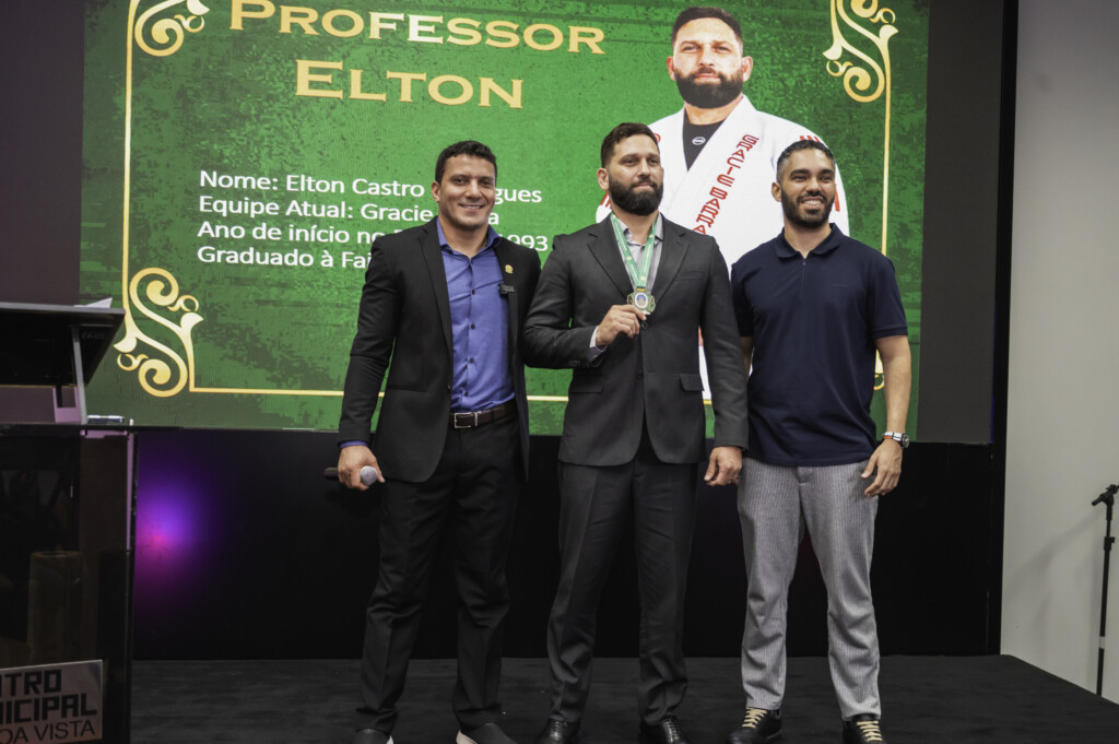 Elton Castro é faixa preta 4 graus- IBJJF, e foi um dos homenageados Elton Castro é faixa preta 4 graus- IBJJF, e foi um dos homenageados