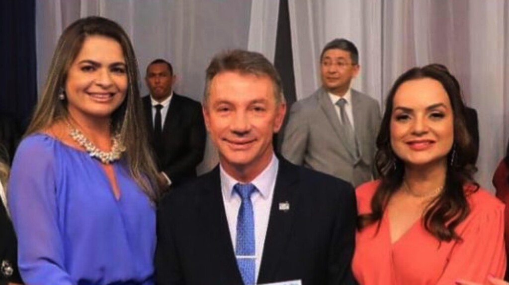 Soraima Rodrigues e Simone Souza na diplomação do governador reeleito Antonio Denarium (Foto: Secom-RR)