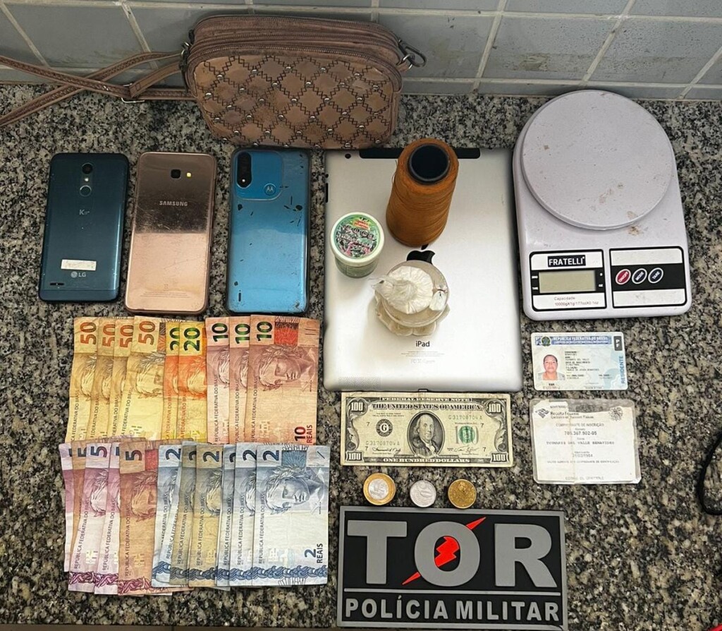 Material apreendido e apresentado na Central de Flagrantes (Foto: Divulgação) 