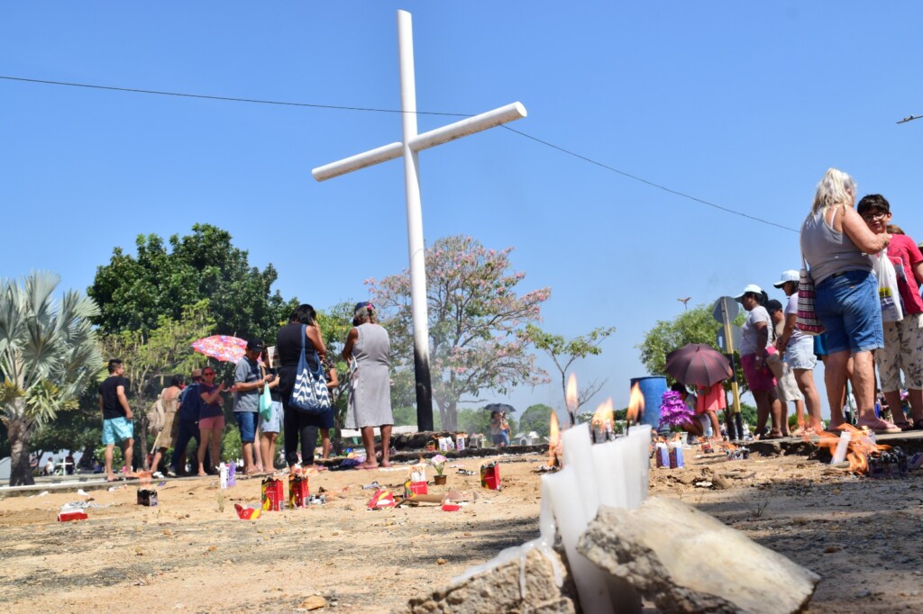 Costume ajuda na memória de pessoas falecidas que marcaram os familiares e amigos. (Foto: Nilzete Franco/FolhaBV) Costume ajuda na memória de pessoas falecidas que marcaram os familiares e amigos. (Foto: Nilzete Franco/FolhaBV)