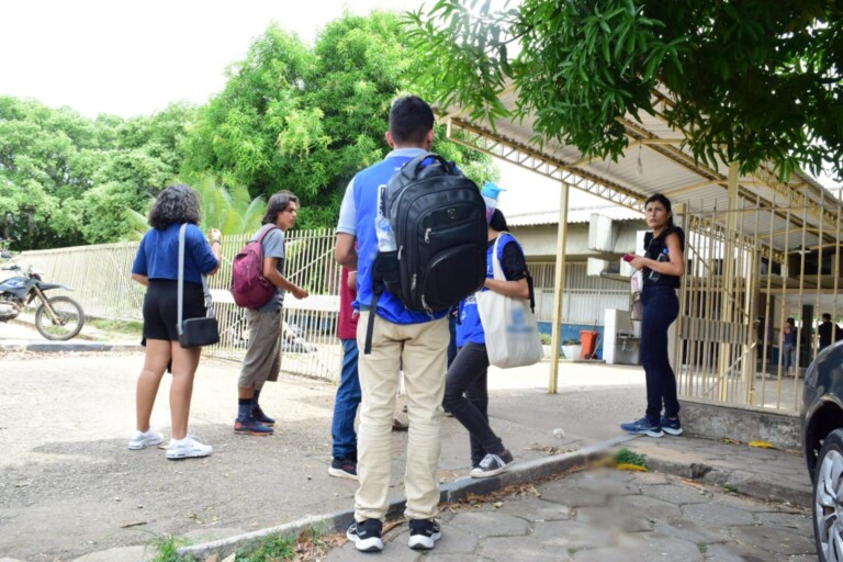 Candidatos realizaram prova na Escola Estadual Gonçalves Dias. (Foto: Nilzete Franco/FolhaBV)