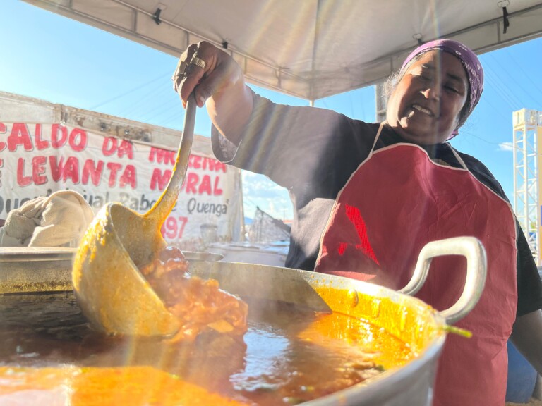Há 15 anos, Iraneude Conceição, trabalha vendendo caldo,( Foto: José Magno/FolhaBV)