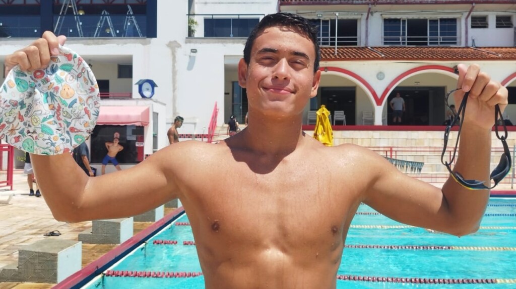 O nadador roraimense Yago Araújo em Mococa, para a disputa do principal torneio de base do Brasil, o Troféu Chico Piscina (Foto: Arquivo pessoal) O nadador roraimense Yago Araújo em Mococa, para a disputa do principal torneio de base do Brasil, o Troféu Chico Piscina (Foto: Arquivo pessoal)