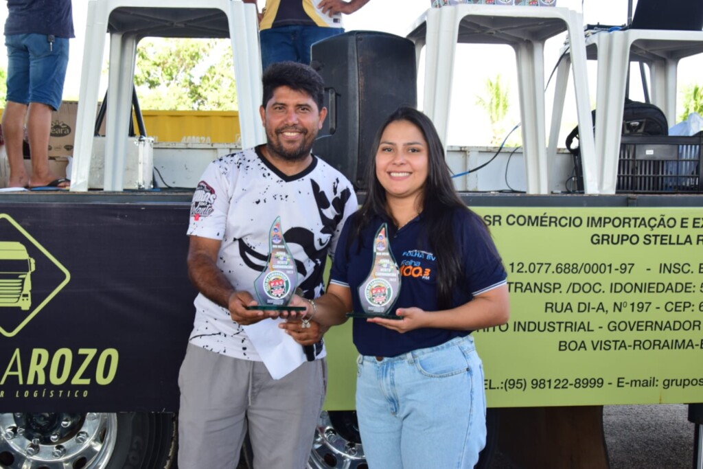 Premiados, o Dr. Getúlio Cruz e o radialista Natanael Vieira foram representados pela radialista Raiza Garcia - Foto: Nilzete Franco/FolhaBV Premiados, o Dr. Getúlio Cruz e o radialista Natanael Vieira foram representados pela radialista Raiza Garcia - Foto: Nilzete Franco/FolhaBV