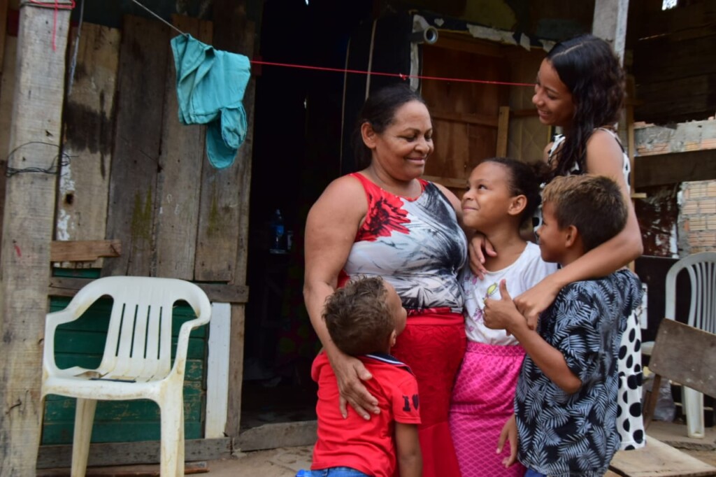 Edna terá que cuidar dos quatro netos, após a morte da nora (Foto: Nilzete Franco/FolhaBV) 