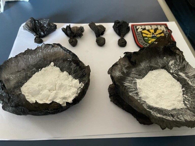 Cocaína apreendida com o infrator (Foto: Divulgação) 