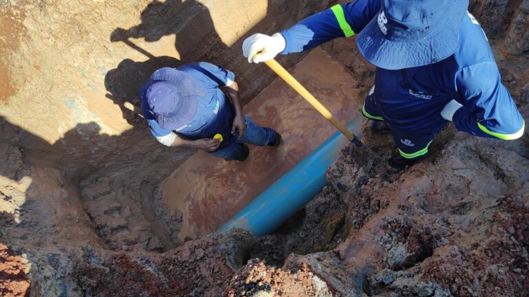 Adutora rompeu neste sábado (19)(Foto: Divulgação)