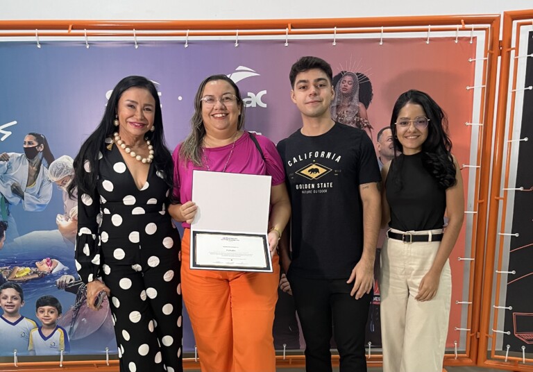 Receberam o agradecimento: Shirley Rodrigues, colunista; Dina Vieira, editora-chefe, José Magno e Adriele Lima, repórteres. (Foto: FolhaBV)