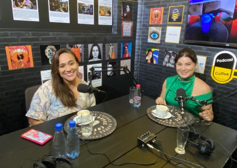 Ariane Feitoza, atriz e superintendente da FETC, e Marleide Cavalcante, jornalista e host do Podcast. (Foto: divulgação)