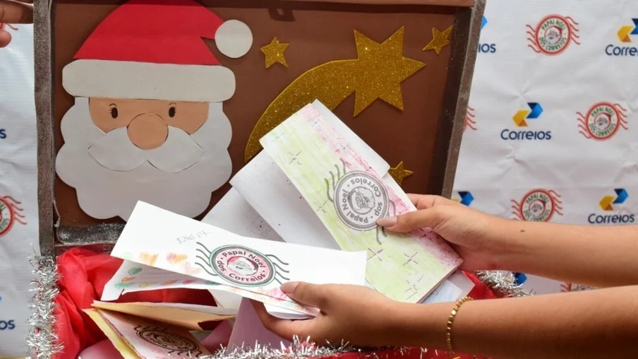 População pode adotar uma carta indo até à Sede dos Correios ou pelo site da campanha
(Foto: Nilzete Franco/FolhaBV) População pode adotar uma carta indo até à Sede dos Correios ou pelo site da campanha
(Foto: Nilzete Franco/FolhaBV)
