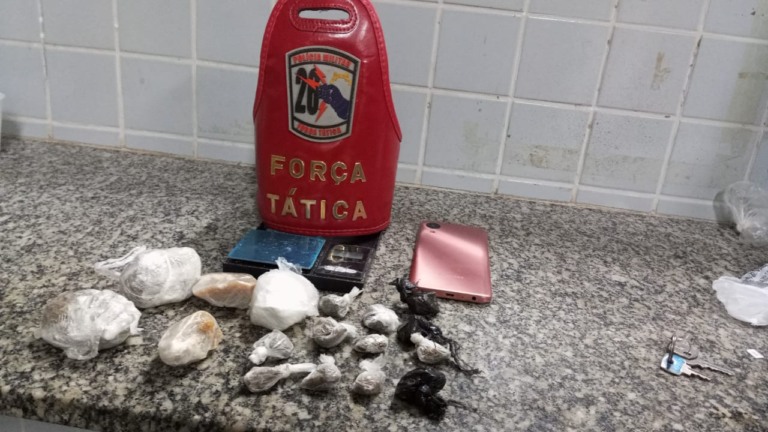 Material apreendido foi levado à delegacia (Foto: Divulgação/PMRR)