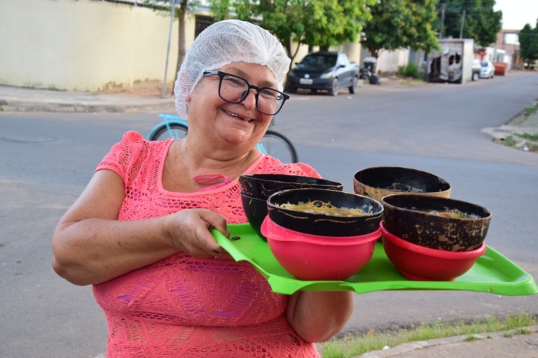 Solange Melo Furtado empreende na esquina de casa, no bairro Caimbé. (Foto: Nilzete Franco/FolhaBV)