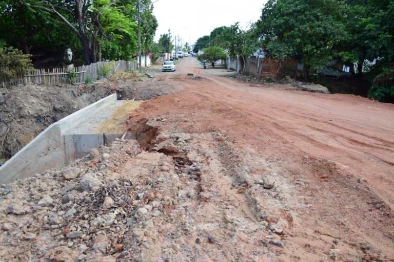 Obra de ponte na Travessa Nicolau Horstman, Mecejana. (Foto: Nilzete Franco/FolhaBV)