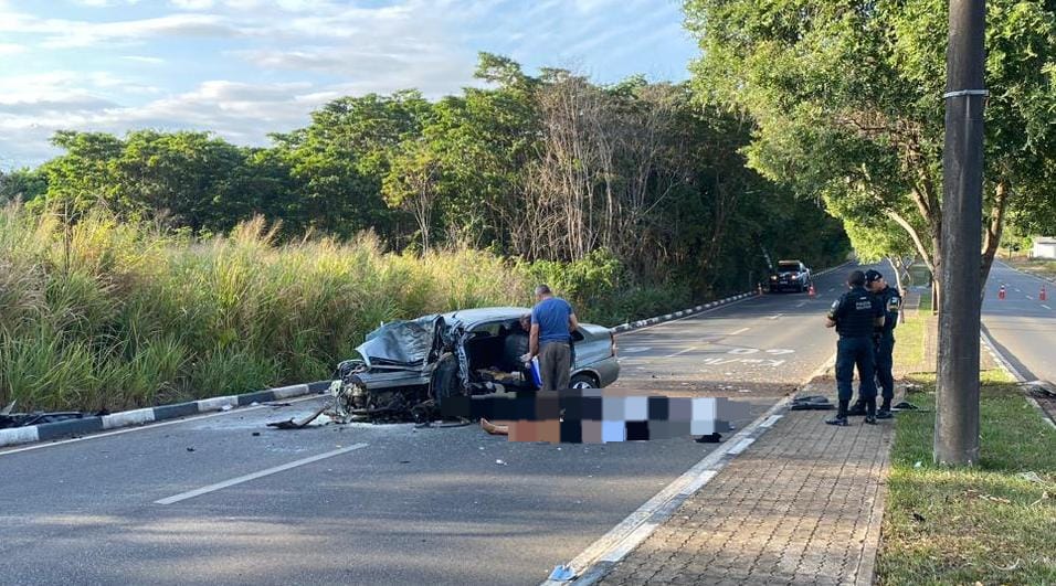 O acidente ocorreu por volta das 6h30 deste sábado (30). 

(Foto: Aldenio Soares)