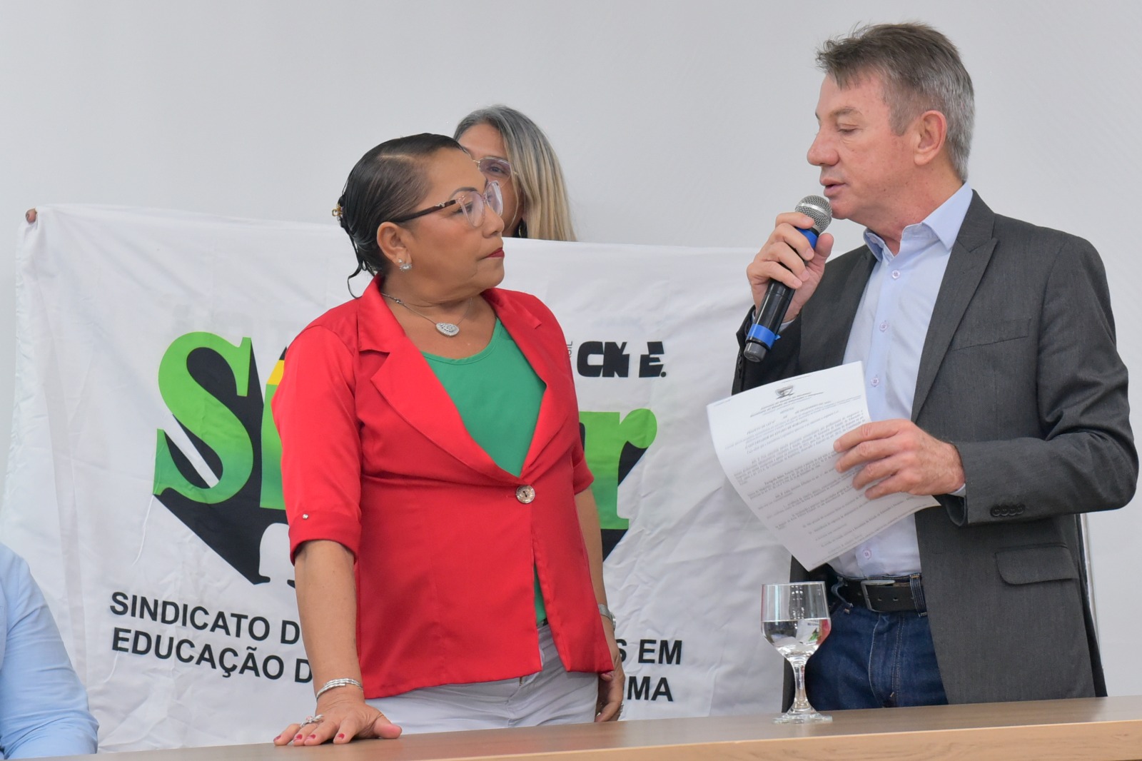 Governador anunciou o pagamento do abono pecuniário aos servidores da educação estadual nesta quinta0fera, 21 (Foto: Fernando Oliveira/Secom Roraima)