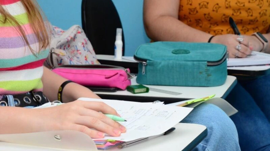 Alunos do ensino médio e EJA podem receber auxílio para não abandonarem os estudos