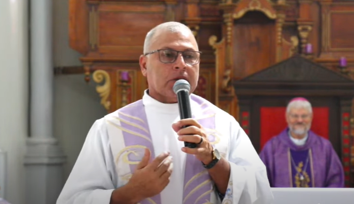 Padre José Ailton Costa estava internado no HGR (Foto: Divulgação) Padre José Ailton Costa estava internado no HGR (Foto: Divulgação)