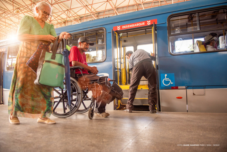 O objetivo é habilitar essa tecnologia, substituindo os antigos validadores de bilhetagem eletrônica por equipamentos mais modernos (Foto: Diane Sampaio)