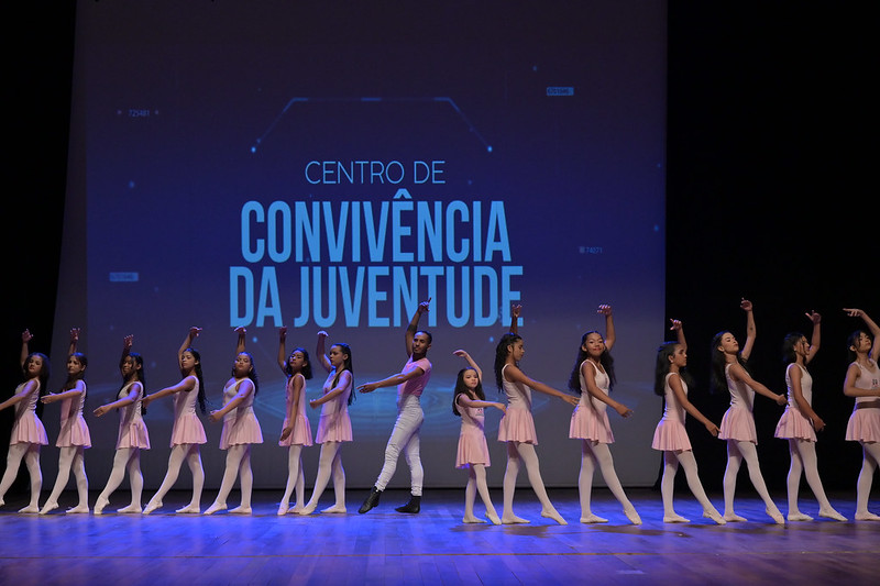 Alunos vão continuar nas modalidades esportivas e culturais caso pais participem, uma vez por mês, de palestras sobre conscientização política (Foto: Divulgação)