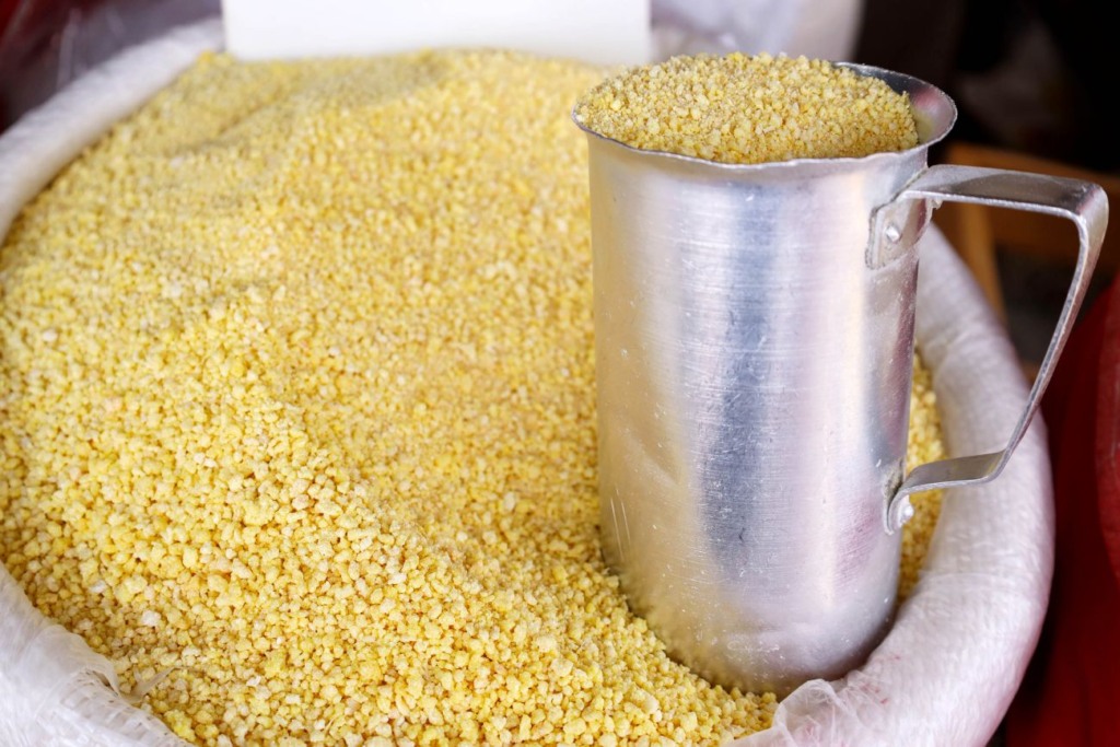 Para aqueles que consideram a farinha parte fundamental de sua cultura alimentar, a chave está em encontrar harmonia na inclusão, distribuindo o consumo ao longo das refeições e evitando excessos. (Foto: Reprodução/Internet) Para aqueles que consideram a farinha parte fundamental de sua cultura alimentar, a chave está em encontrar harmonia na inclusão, distribuindo o consumo ao longo das refeições e evitando excessos. (Foto: Reprodução/Internet)
