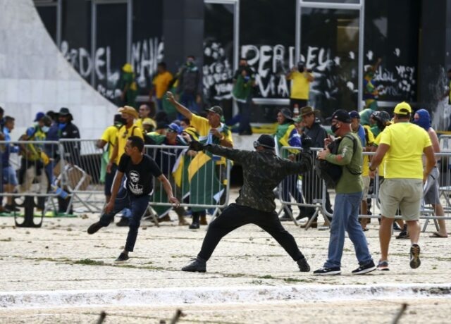 Manifestantes invadem Congresso, STF e Palácio do Planalto. (Foto: Marcelo Camargo/Agência Brasil)