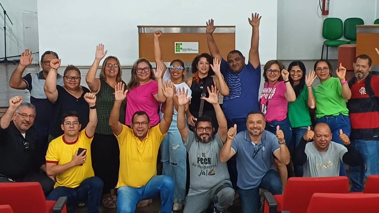 Profissionais da Educação se reuniram para definir assembleia geral de fundação do Sindpem (Foto: Arquivo pessoal)