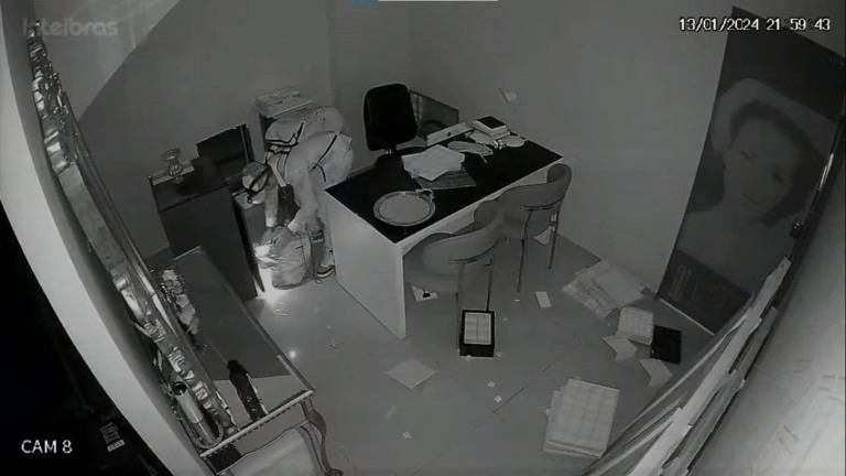 O montante do prejuízo causado pelo roubo é de aproximadamente R$ 1 milhão. (Foto: reprodução/vídeo)