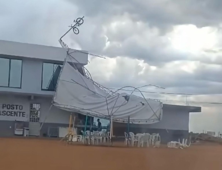 A rajada de vento foi registrada no Inmet por volta entre 14h e 15h, assim como na filmagem. (Foto: reprodução)