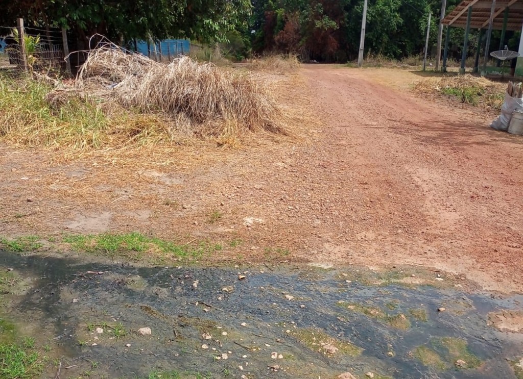Água do esgoto desce pelas ruas (Foto: Arquivo Pessoal) Água do esgoto desce pelas ruas (Foto: Arquivo Pessoal)