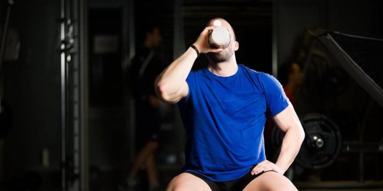 Quem nunca comprou um potão de whey, enjoou e agora não sabe o que fazer com o produto? (Foto: Reprodução/Internet)