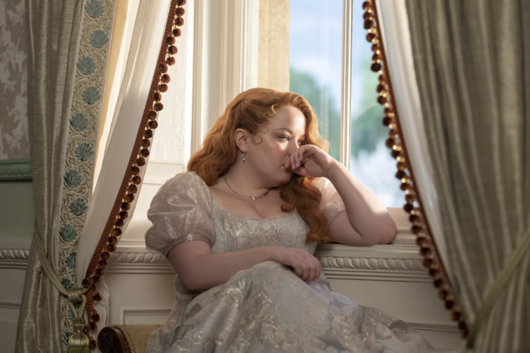 Nicola Coughlan como a personagem Penelope (Foto: Divulgação Netflix)